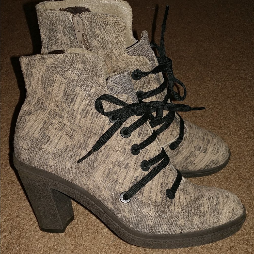 Daniella Lehavi: Natural Leather Snakeskin Lace-Up High Heel Booties: EU Size 40